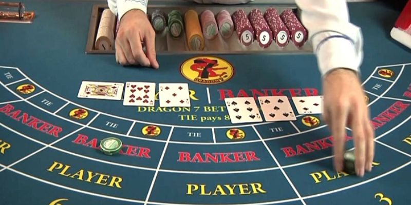 Quy định về cách thức rút bài trong luật chơi Baccarat